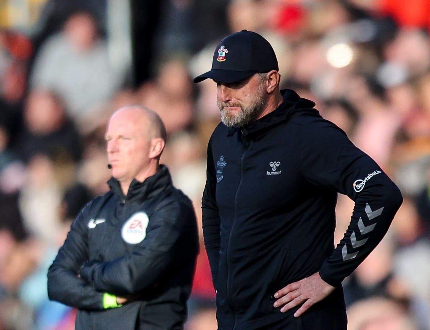 साउथह्याम्पटनद्वारा मुख्य प्रशिक्षक बर्खास्त