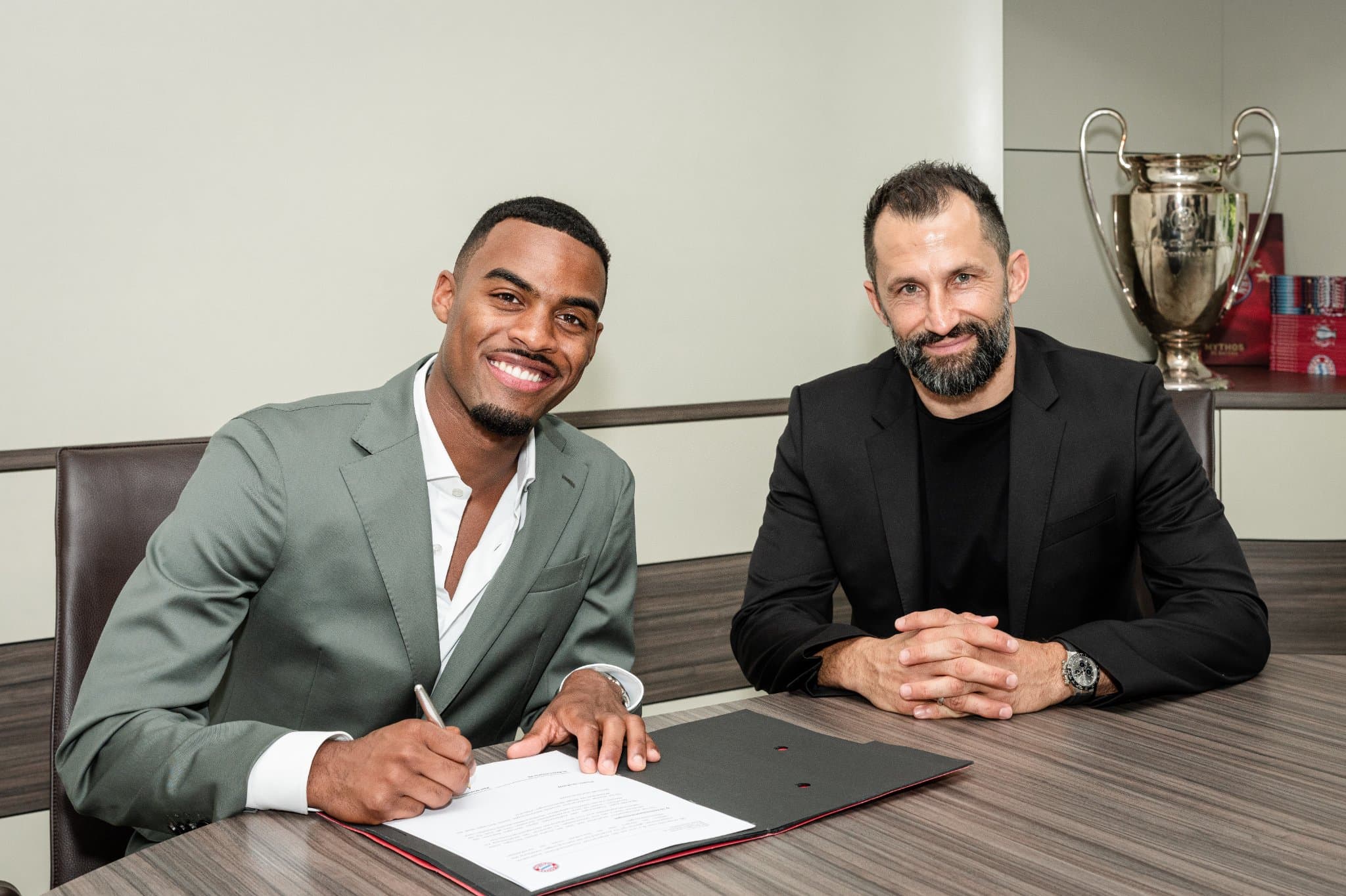 रायन बायर्नमा अनुबन्धित