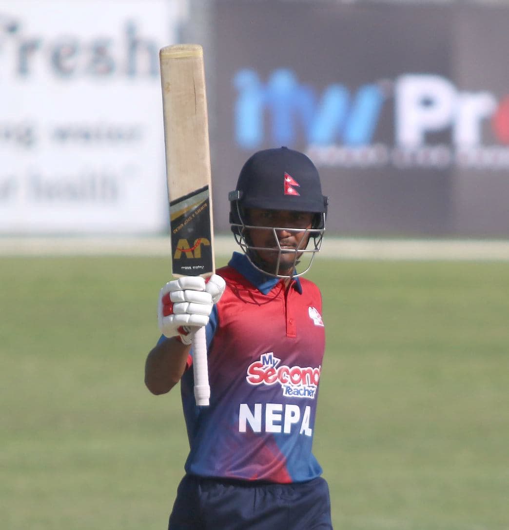 रोहितको अर्धशतक