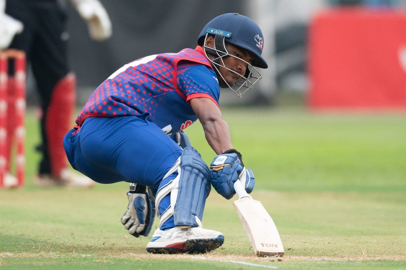 रोहित पनि क्याच आउट