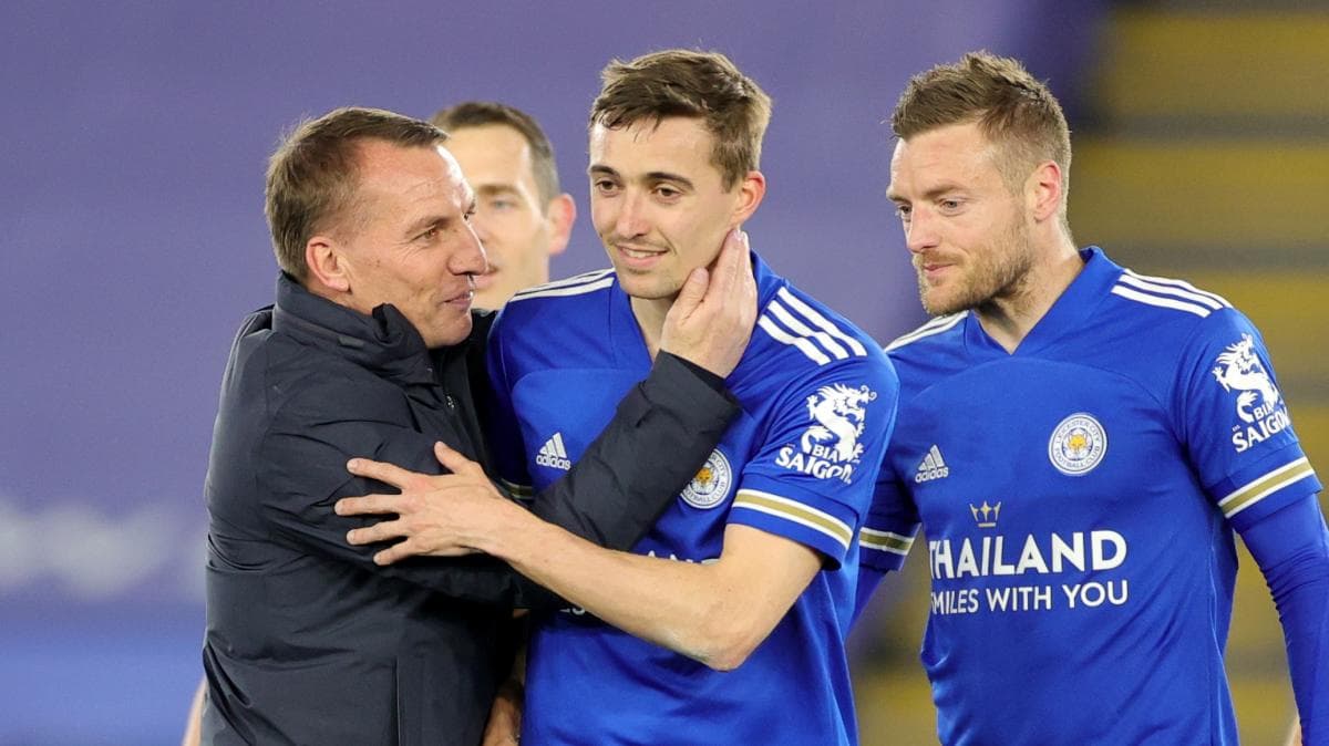 खेलाडीलाई आफ्नो अनुहार ऐनामा हेर्न अनुरोध