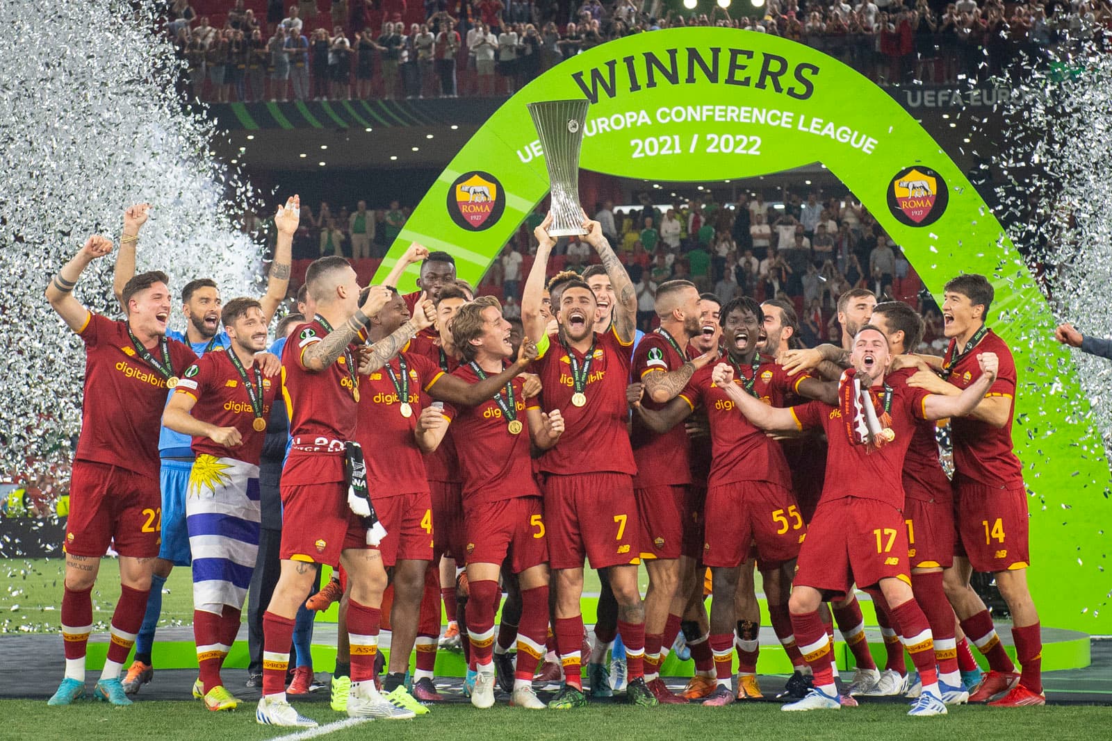 रोमालाई युरोपा कन्फरेन्स लिगको उपाधि