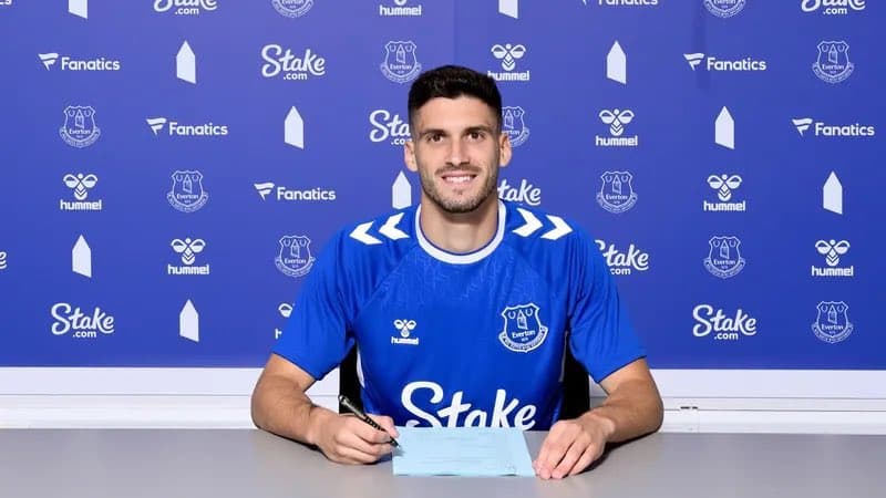 पोर्चुगिज डिफेन्डर एभर्टनमा अनुबन्धित