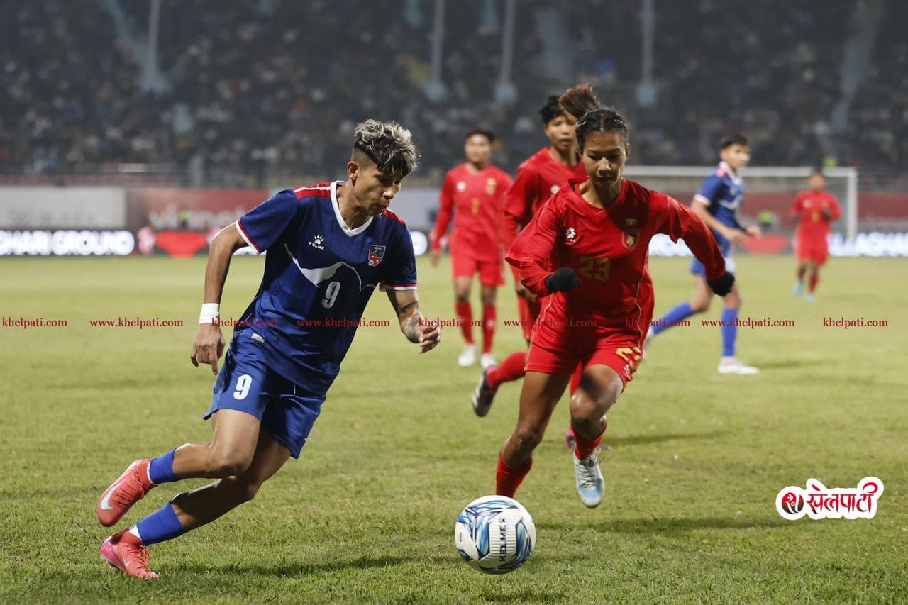 पुनर्निर्माणको सुरुआतमा बंगलादेशी टोली