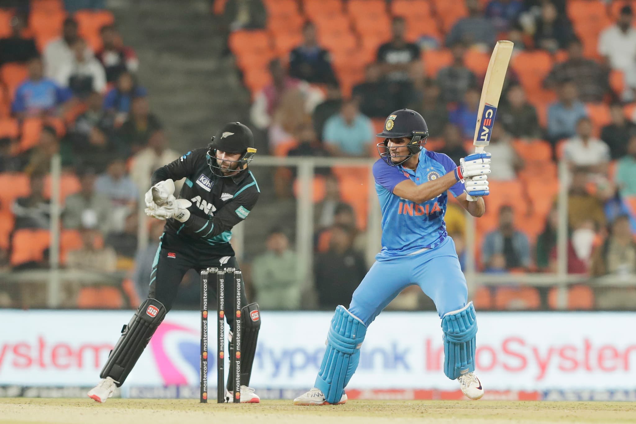 गिलले पछि पारे कोहलीलाई 