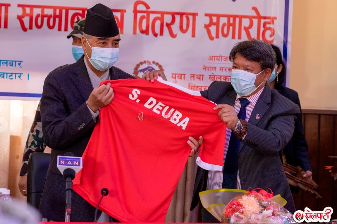 नेपालको सबै क्षेत्रमा फुटबलको आकर्षण उत्तिकै छ : प्रधानमन्त्री