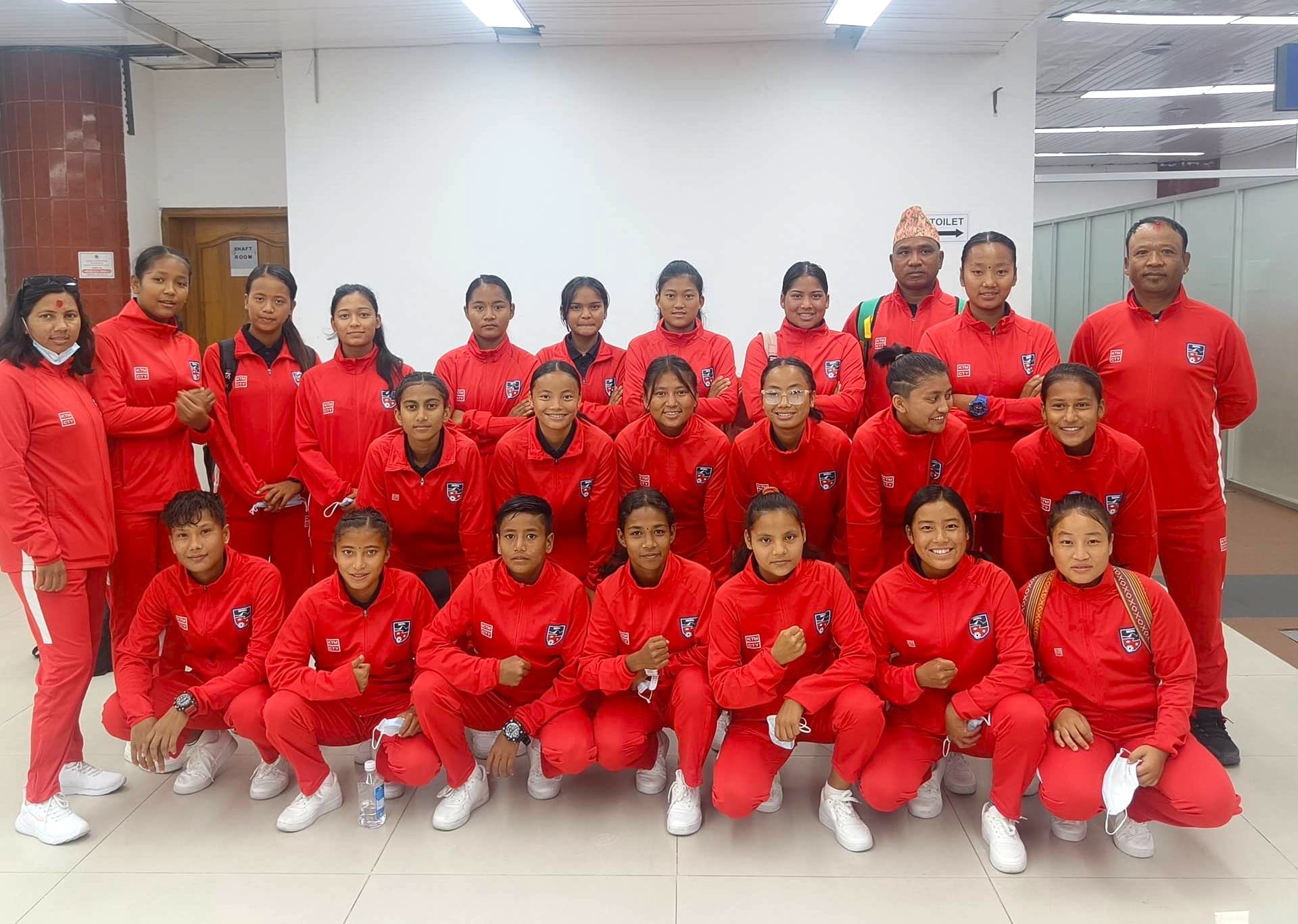 ढाका पुग्यो यू-१५ महिला फुटबल टिम