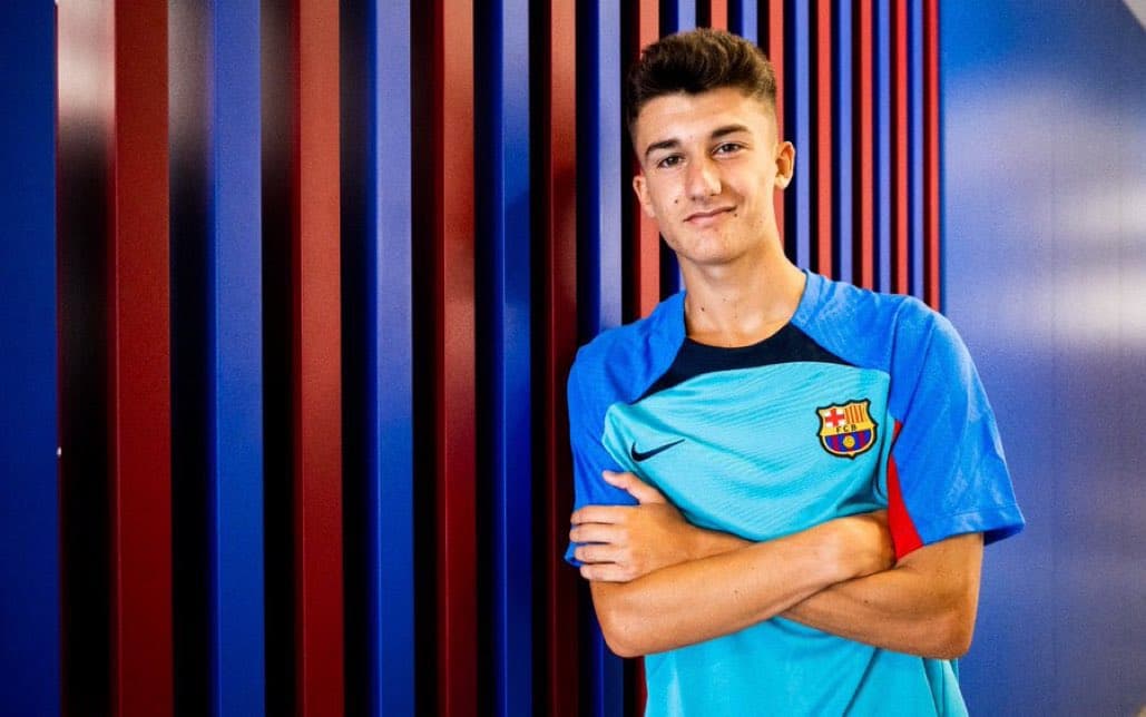 १७ वर्षीय मिडफिल्डर हर्नान्डेज बार्सिलोनामा