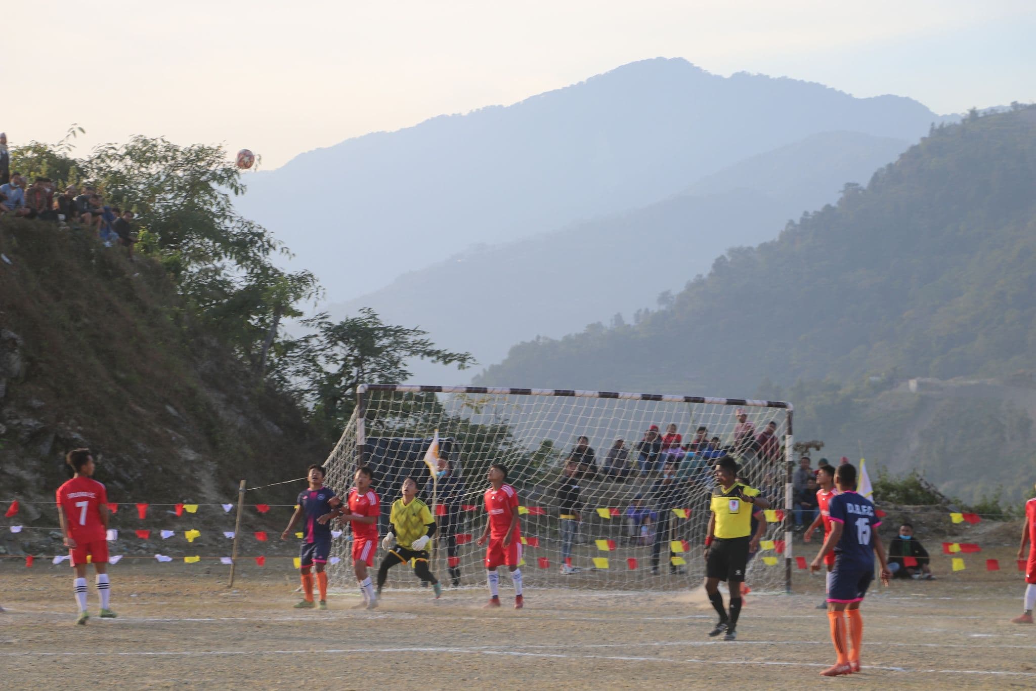 उपाधिको लागि दमक र माङसेबुङ भिड्ने