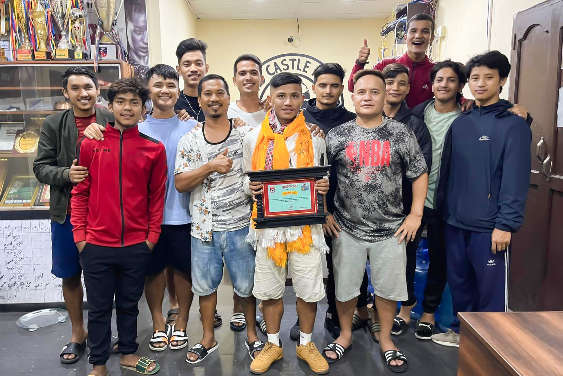 यू-२० राष्ट्रिय फुटबल खेलाडी श्रेष्ठलाई पोखरामा सम्मान