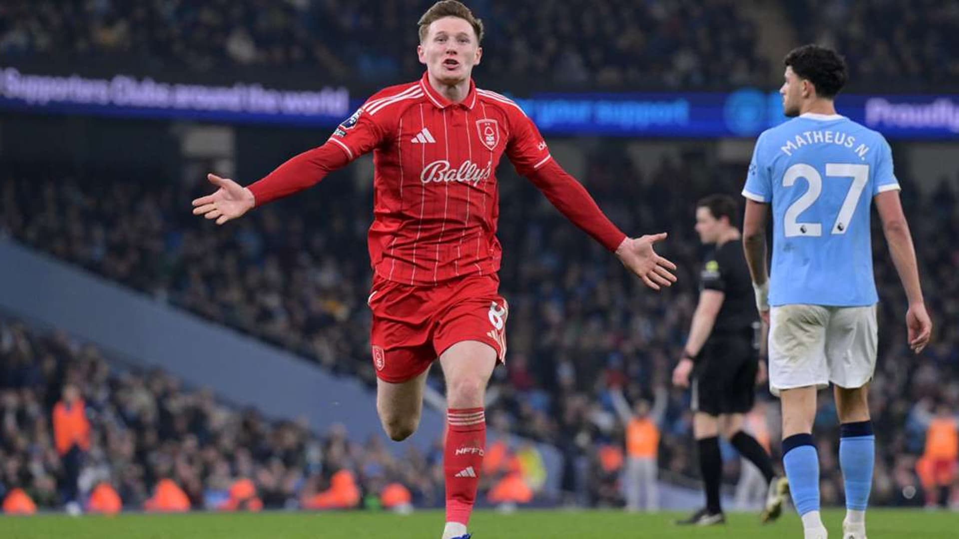 युनाइटेड पराजित, सिटीले अंक गुमायो