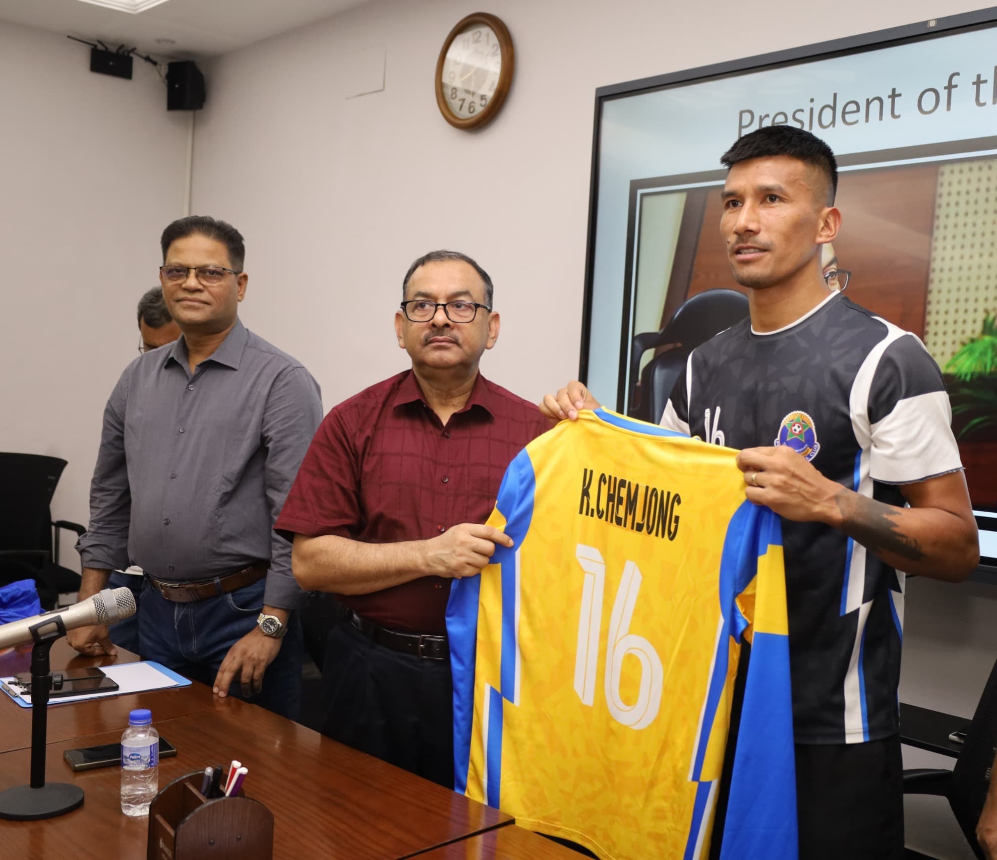 बंगलादेशमा छन् कप्तान किरण