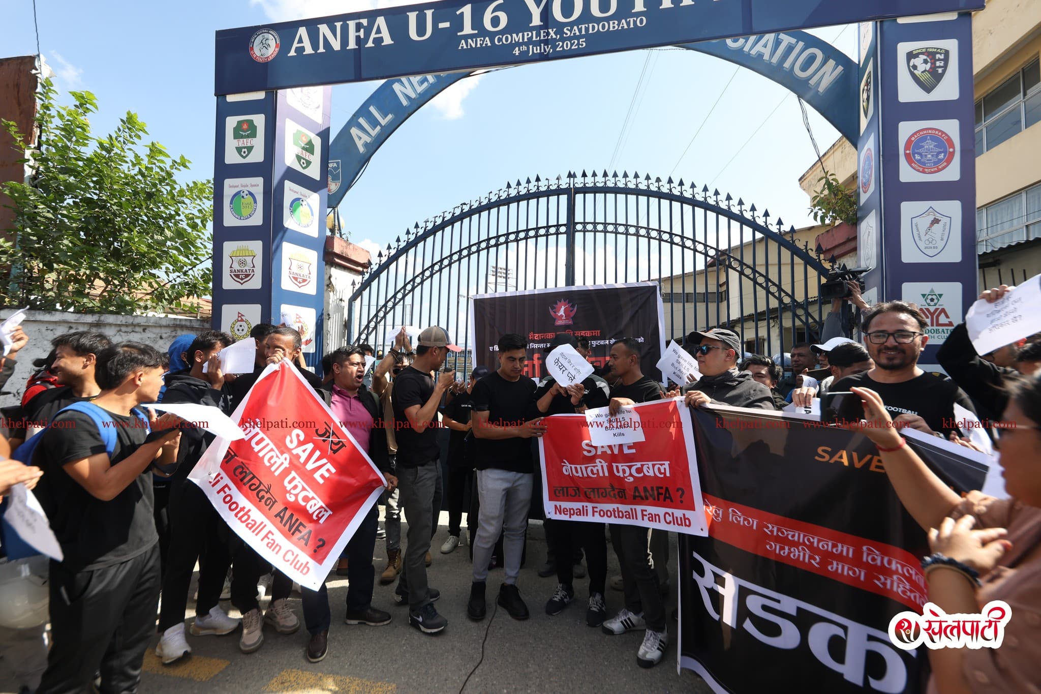 अझ कडा संघर्षमा उत्रिने फुटबल खेलाडीको चेतावनी