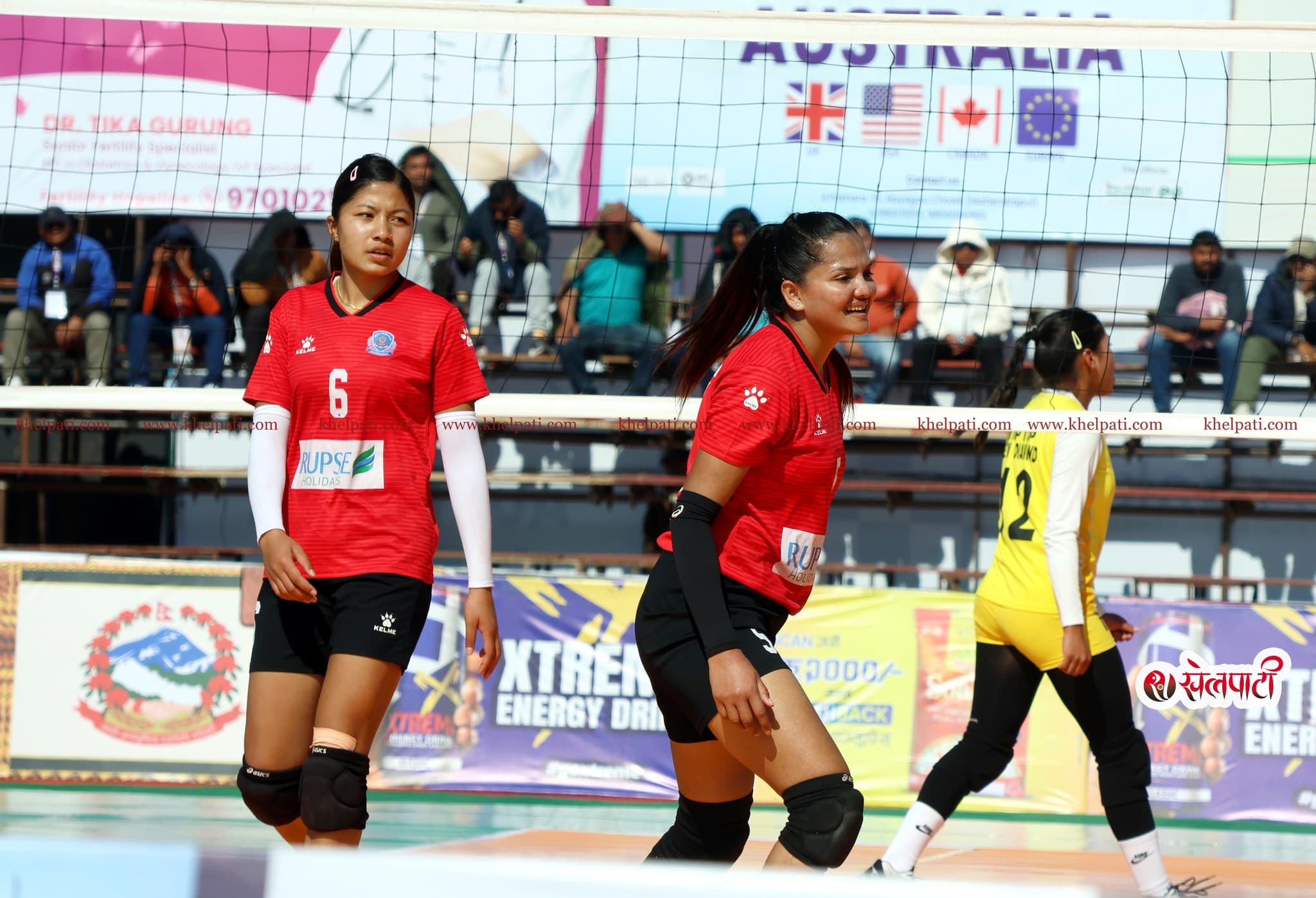 पुलिस र हुमो भिड्दै