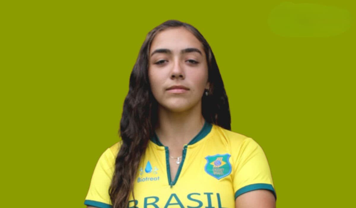 एकै इनिङ्समा ९ विकेट लिँदै लौराले बनाइन् कीर्तिमान