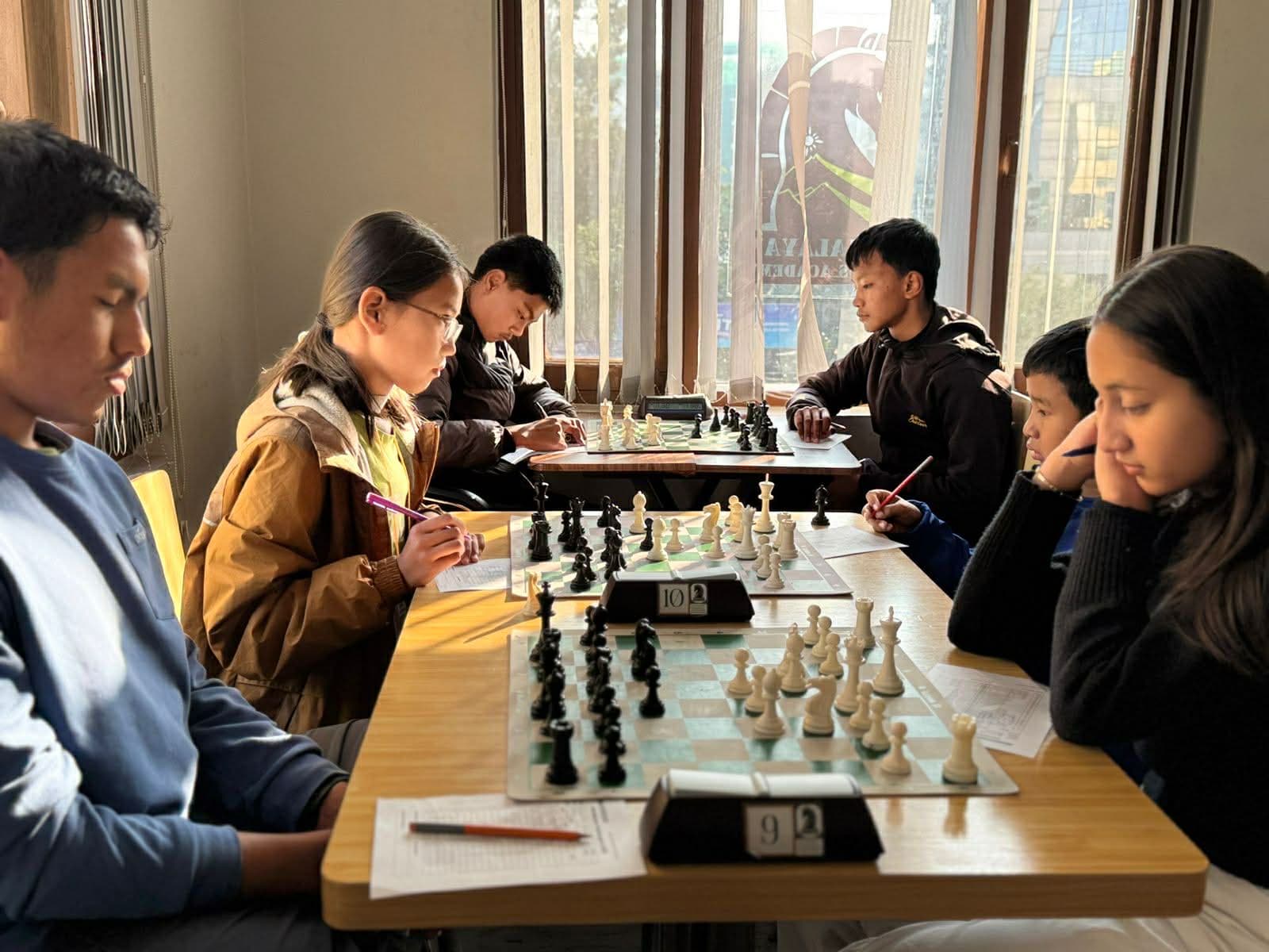 आशिर्वाद र सुजलको बराबरीले अभिकलाई फाइदा