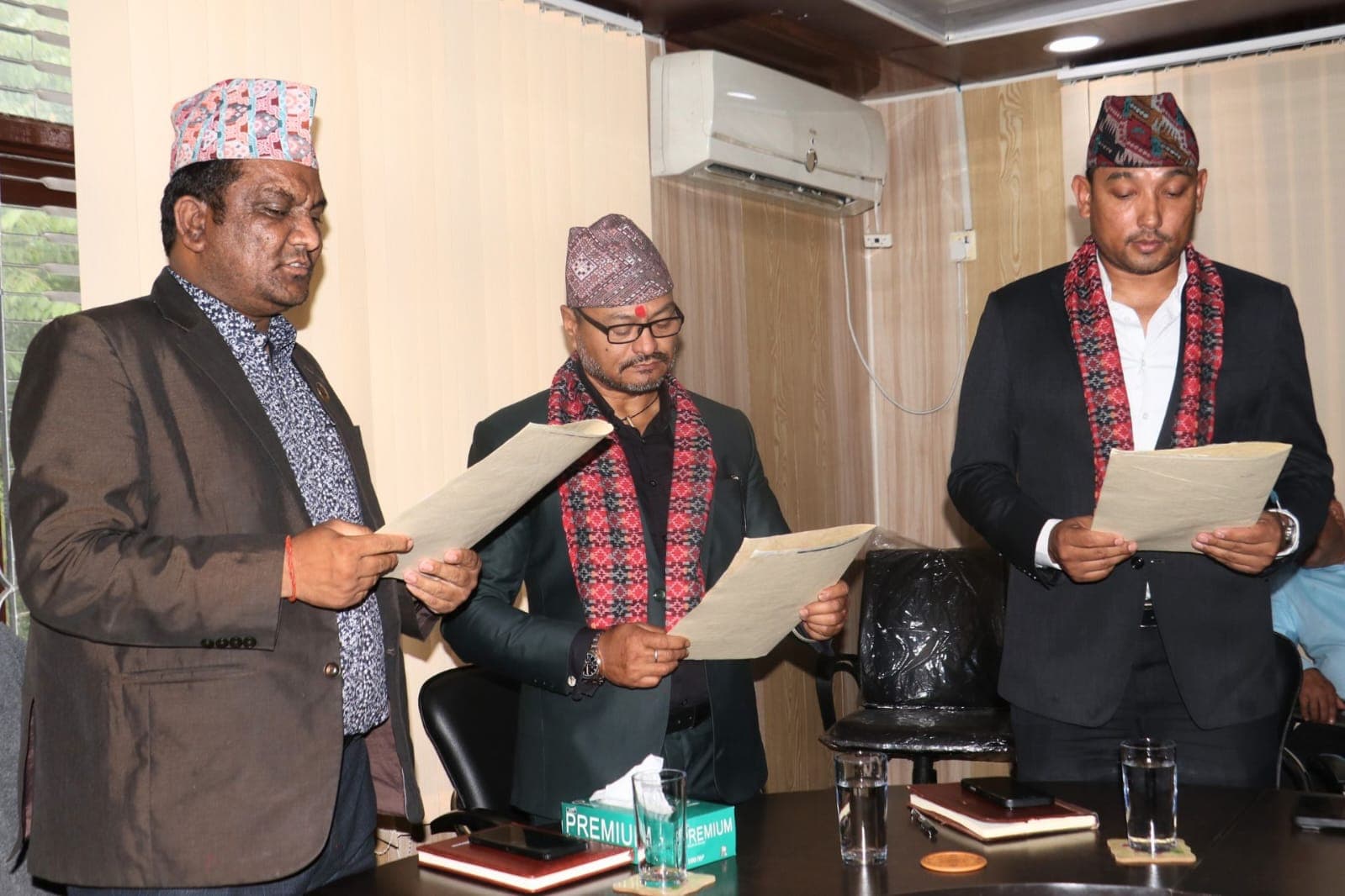 कर्णालीका नवनियुक्त सदस्य–सचिव चन्दले लिए शपथ