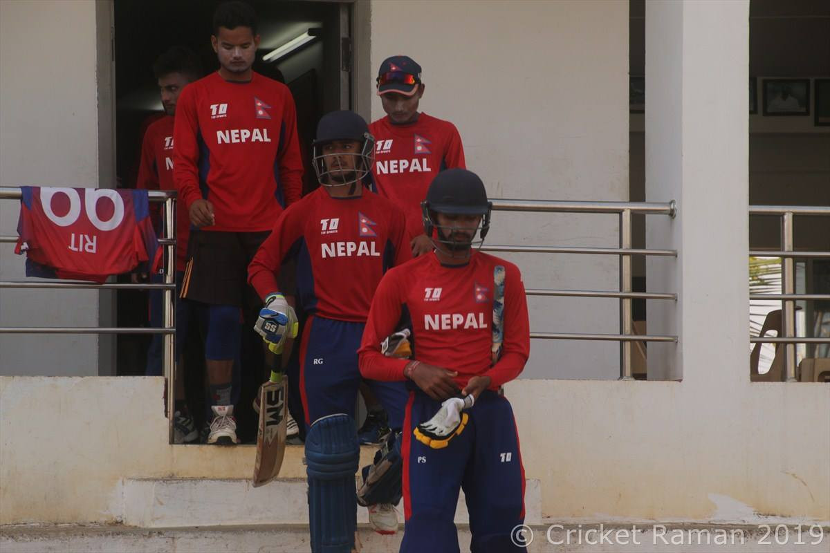 सिंगापुरविरुद्ध ब्याटिङ गर्दै नेपाल