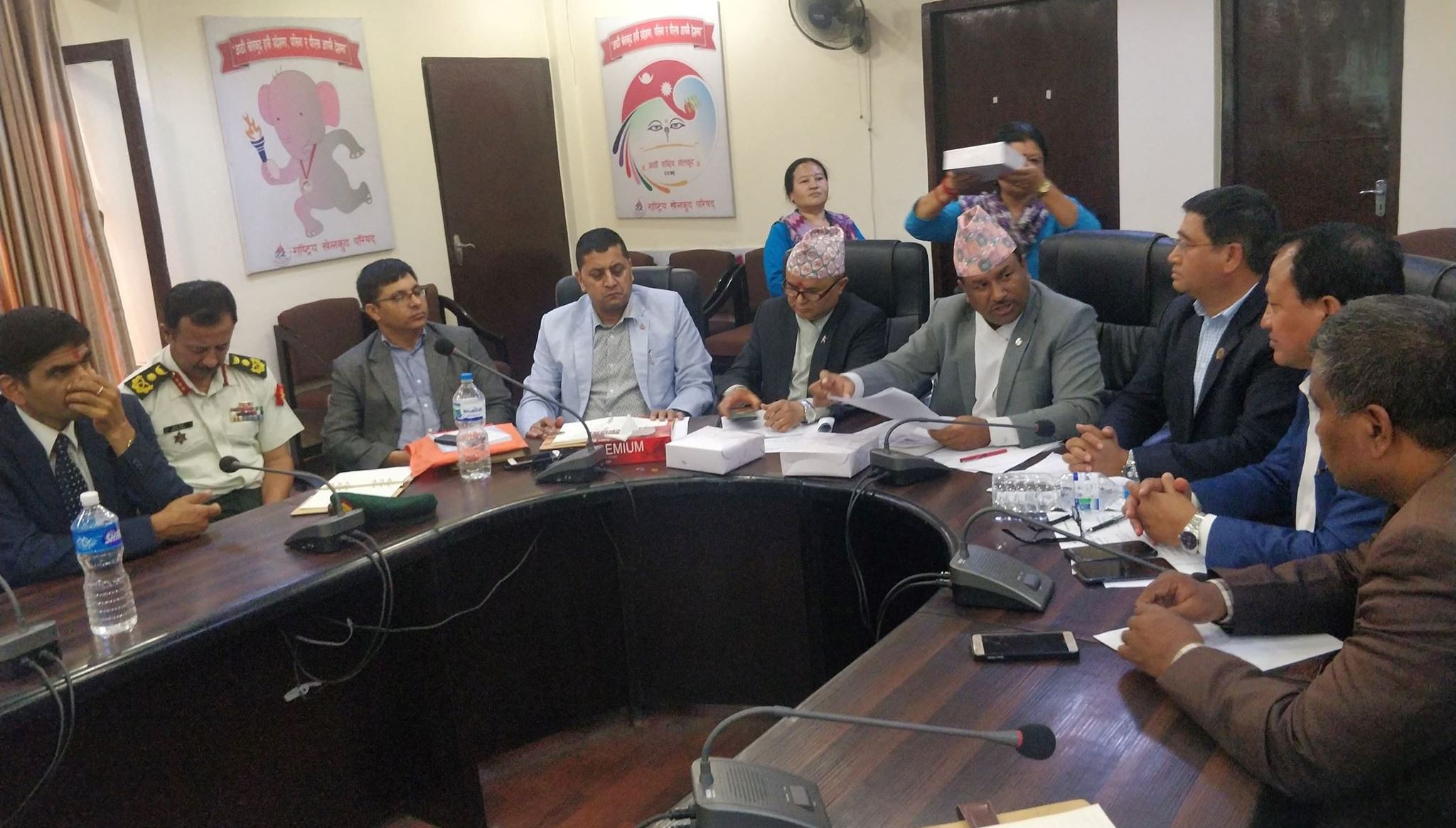 कोरमै नपुगेर बैठक स्थगित !