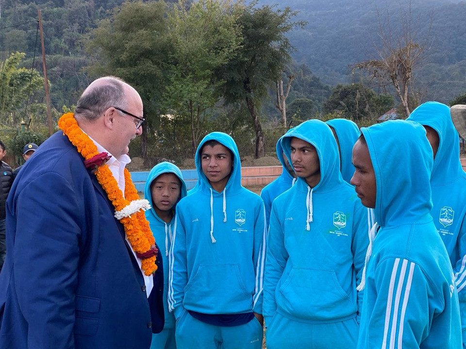 इंग्ल्यान्ड एफएका पदाधिकारी सहारा एकेडेमीमा