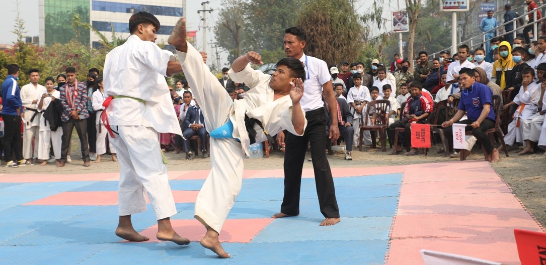 खुलामा थमलाई स्वर्ण