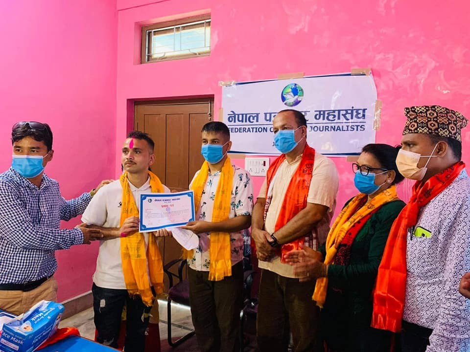 खेलपाटीकर्मी ढकाललाई ओलम्पिक लेखनकाे पुरस्कार