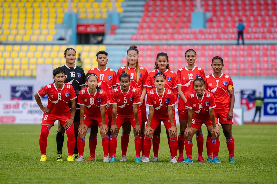 महिला फुटबल टिम भोलि नेपाल आईपुग्ने