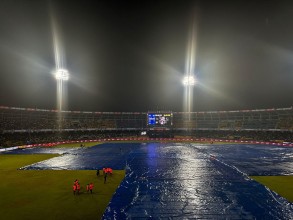 श्रीलंका र भारतको खेल वर्षा कारण रोकियो