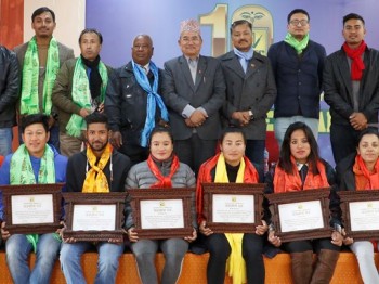 केसिटिसीद्वारा क्रिकेट खेलाडी सम्मानित