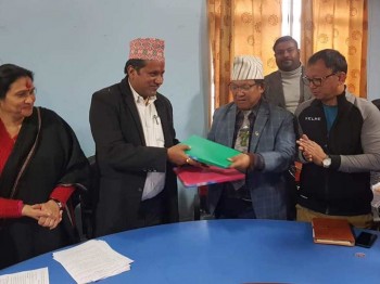 महिला साफ हुने शहीद रंगशाला विराटनगर महानगरले निर्माण गर्ने