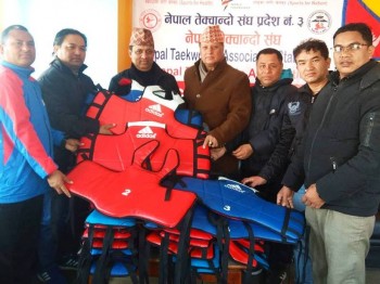 तेक्वान्दो मास्टर गुरुङद्वारा खेल सामग्री सहयोग