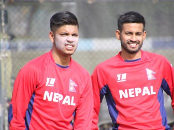 तस्विरमा हेर्नुहोस् 'युएईमा राष्ट्रिय क्रिकेट टोलीको अभ्यास'