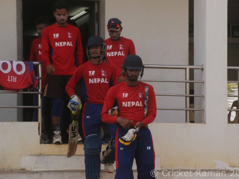 सिंगापुरविरुद्ध ब्याटिङ गर्दै नेपाल