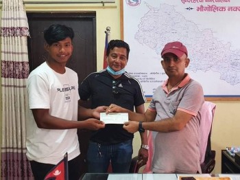 फुटबलर विकास नगदसहित सम्मानित