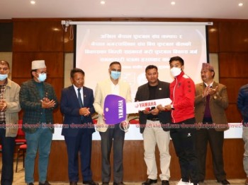 अभिषेक र मञ्जलीलाई एन्फाको मोटरसाइकल 