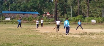 पूर्वाधार अभाव : क्रिकेट खेल्न फुटबल मैदानको भर