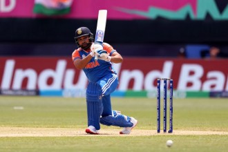 भारतको जितमा रोहितको अर्धशतक