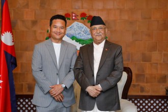 लागुऔषध कारोबारीसँग प्रधानमन्त्रीले खिचे फोटो !