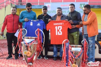 खप्तड गोल्डकपको ट्रफी सार्वजनिक