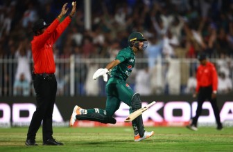 पाकिस्तान फाइनलमा, भारत बाहिरियो