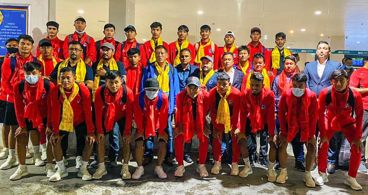 स्वदेश फर्किए यू-२० फुटबल टोली